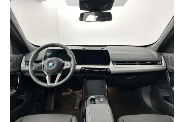 BMW iX1 (2024) thumbnail 26