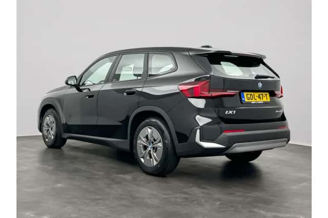 BMW iX1 (2024) thumbnail 4