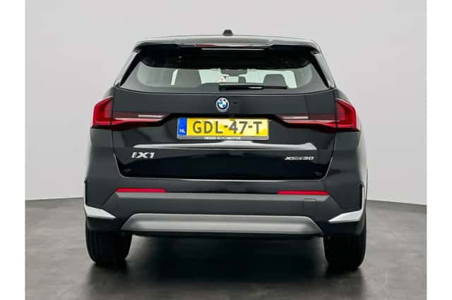 BMW iX1 (2024) thumbnail 5