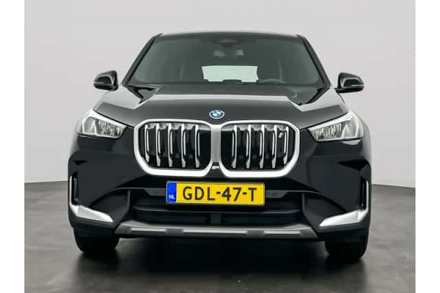 BMW iX1 (2024) thumbnail 6