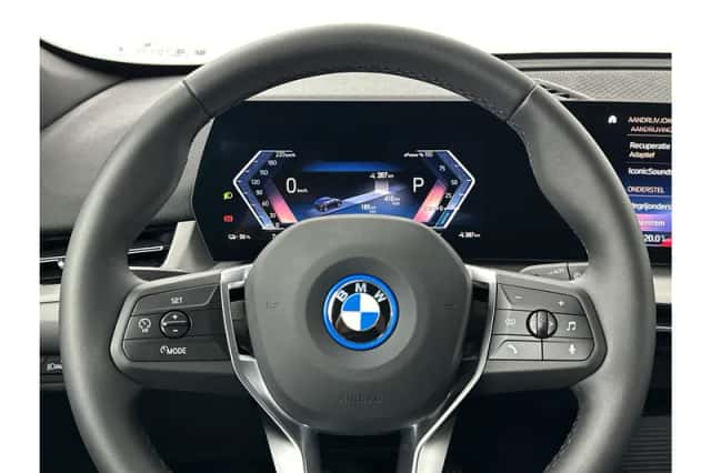 BMW iX1 (2024) thumbnail 10