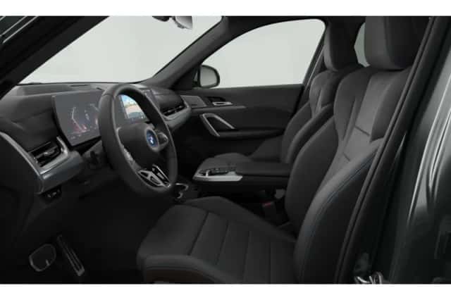 BMW iX1 (2026) thumbnail 3