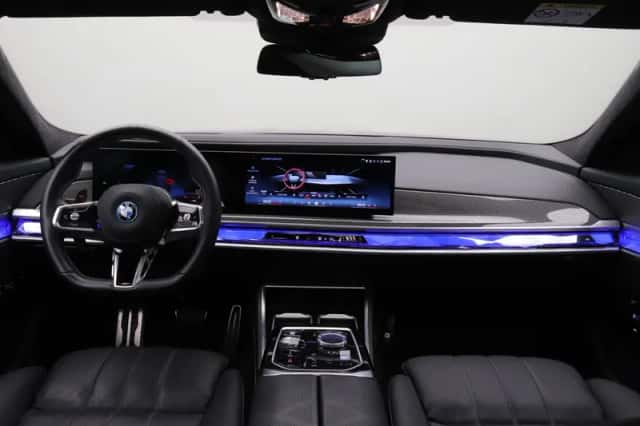 BMW 7-Serie (2024) thumbnail 3