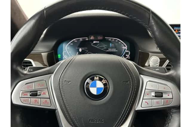 BMW 7-Serie (2019) thumbnail 9