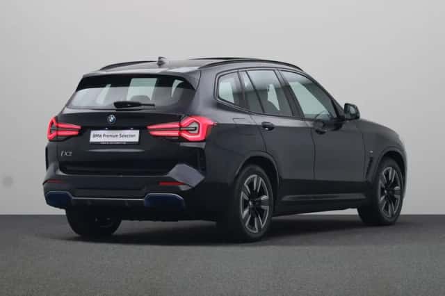BMW iX3 (2023) thumbnail 2