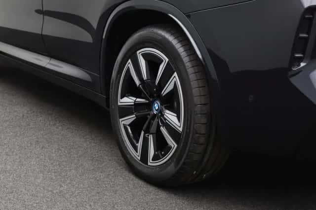 BMW iX3 (2023) thumbnail 5