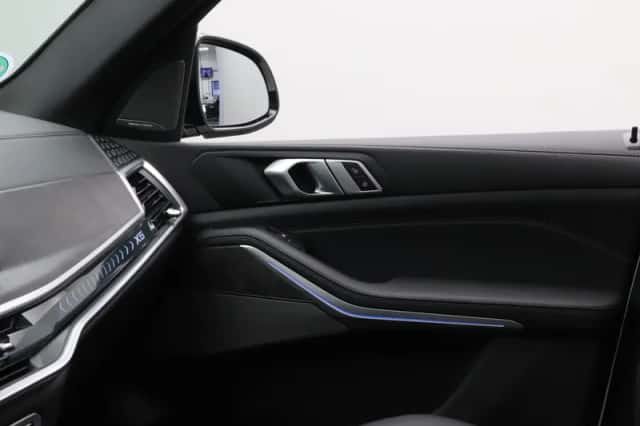 BMW X5 (2025) thumbnail 16