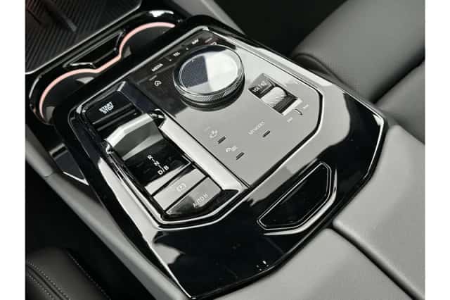 BMW i5 (2025) thumbnail 17