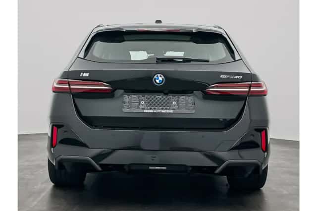 BMW i5 (2025) thumbnail 5