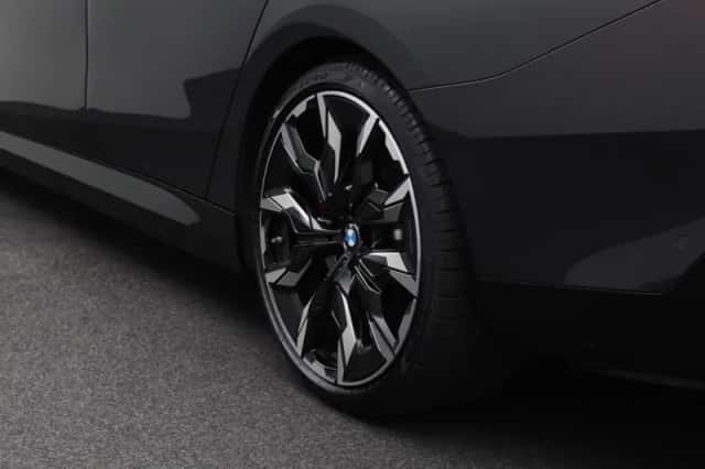 BMW i5 (2025) thumbnail 5