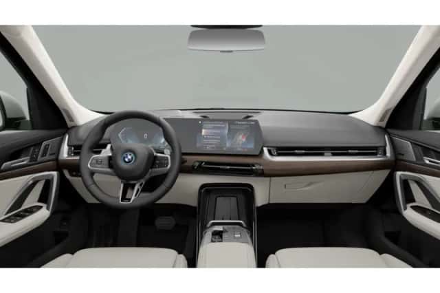 BMW X1 (2023) thumbnail 3