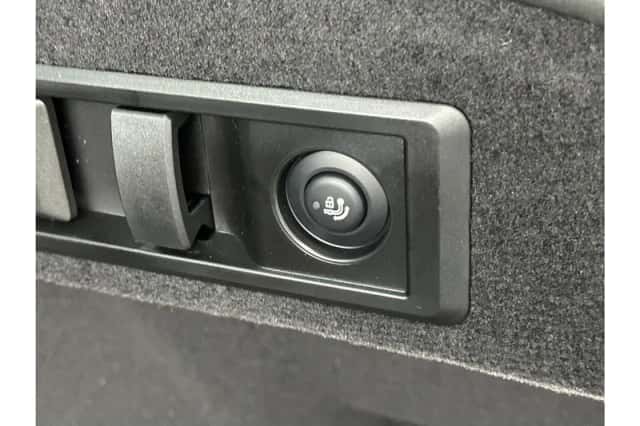 BMW i4 (2026) thumbnail 15