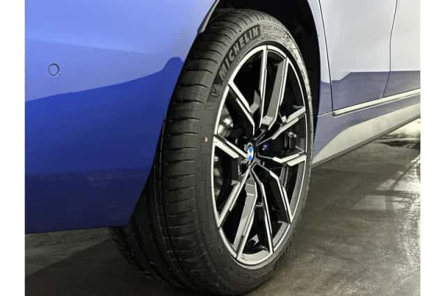 BMW i4 (2026) thumbnail 21