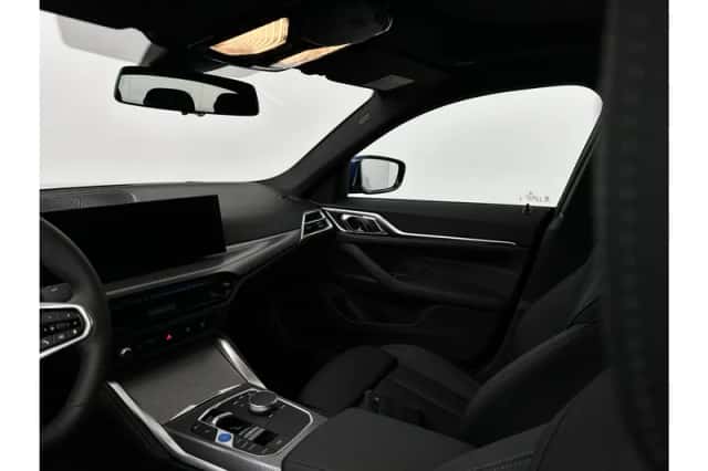 BMW i4 (2026) thumbnail 24