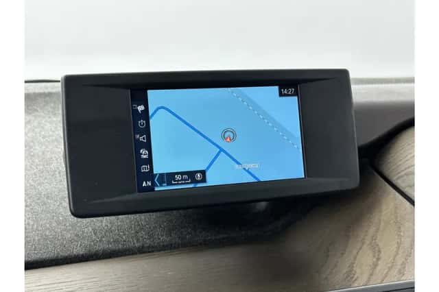 BMW i3 (2022) thumbnail 17