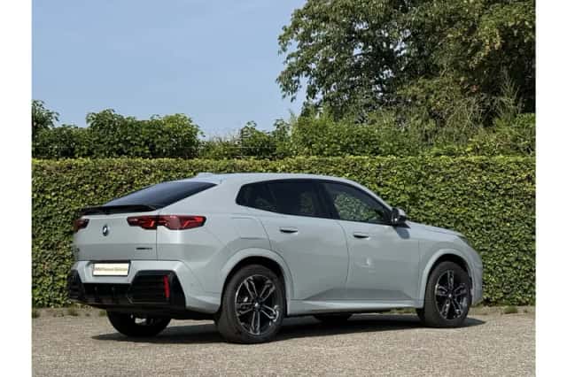 BMW iX2 (2025) thumbnail 3
