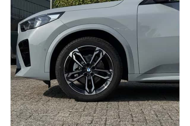 BMW iX2 (2025) thumbnail 4