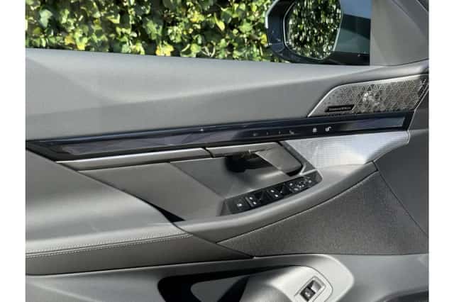 BMW i5 (2026) thumbnail 6