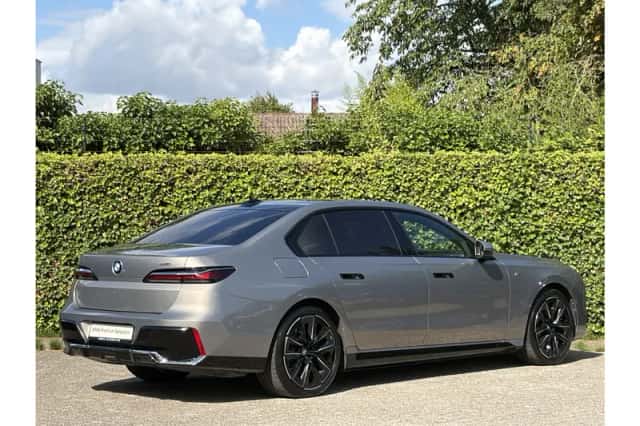 BMW i7 (2025) thumbnail 3