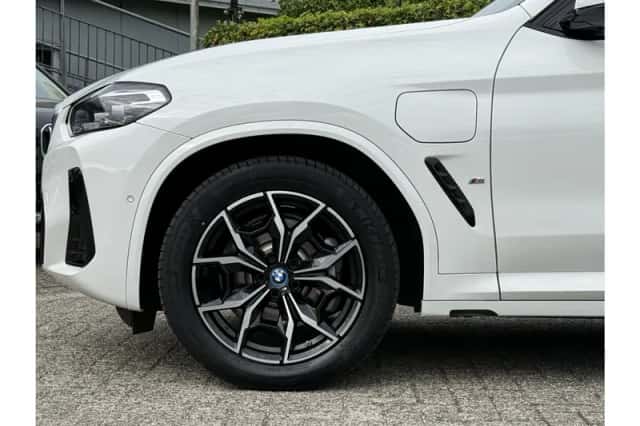 BMW X3 (2024) thumbnail 4
