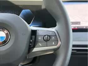 BMW iX (2025) thumbnail 18