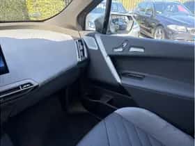 BMW iX (2025) thumbnail 30