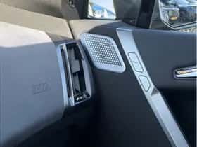 BMW iX (2025) thumbnail 31