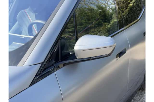 BMW iX (2025) thumbnail 6