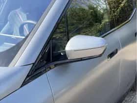 BMW iX (2025) thumbnail 6
