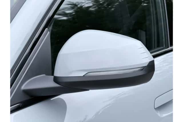 BMW iX2 (2024) thumbnail 6