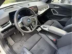 BMW iX2 (2024) thumbnail 13