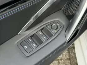 BMW iX2 (2024) thumbnail 9