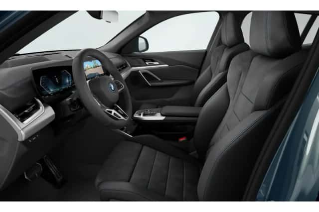 BMW iX2 (2025) thumbnail 3