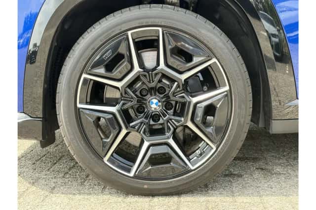 BMW XM (2025) thumbnail 6