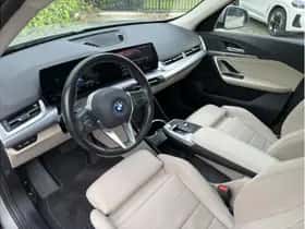 BMW iX1 (2023) thumbnail 9