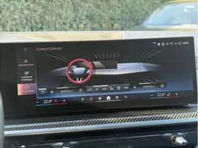 BMW X7 (2023) thumbnail 23