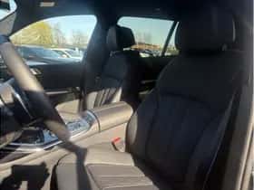 BMW X7 (2023) thumbnail 9