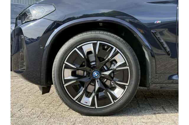 BMW iX3 (2023) thumbnail 5