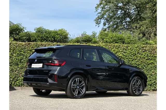 BMW iX1 (2025) thumbnail 2