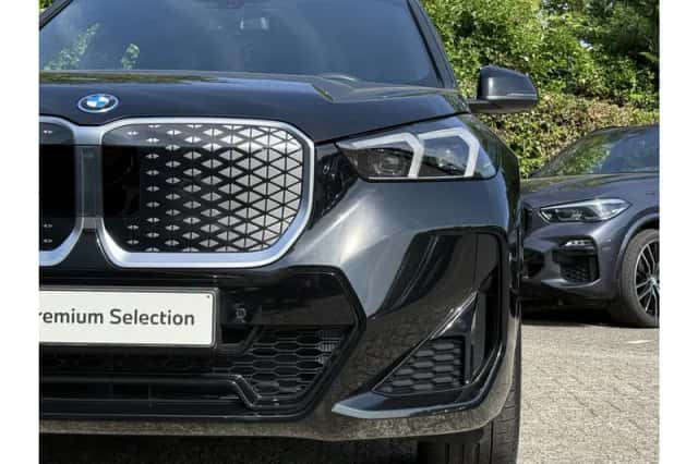 BMW iX1 (2025) thumbnail 4