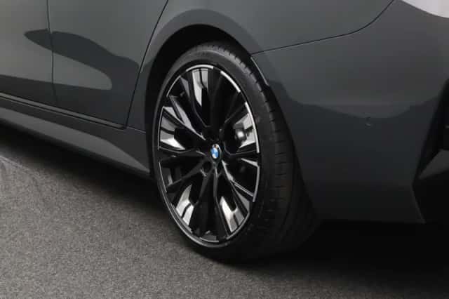 BMW i4 (2025) thumbnail 5