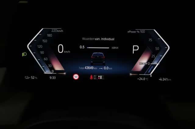 BMW iX1 (2023) thumbnail 3