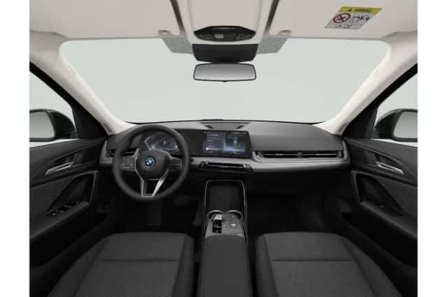 BMW iX1 (2023) thumbnail 3