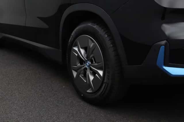BMW iX1 (2023) thumbnail 5