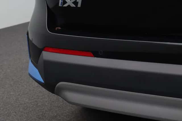 BMW iX1 (2023) thumbnail 6