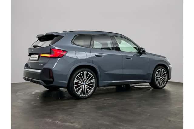 BMW iX1 (2026) thumbnail 2