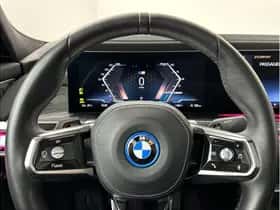BMW i7 (2023) thumbnail 11