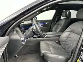 BMW i7 (2023) thumbnail 22