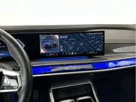 BMW i7 (2023) thumbnail 23