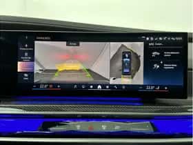 BMW i7 (2023) thumbnail 24